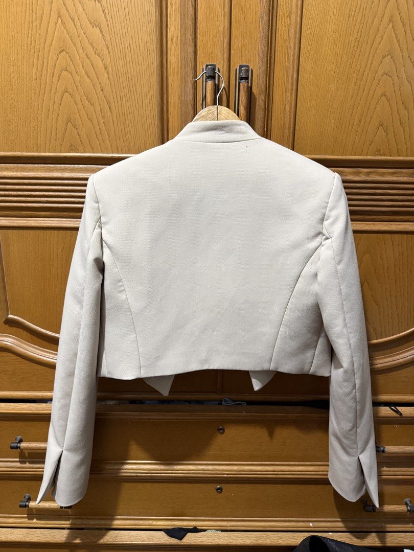 Zara Coat (Category: Coats, Jackets and Outerwear) located in Pasay City. Submitted by alizamae (Listing ID 1469049500, Image 3). Description: .