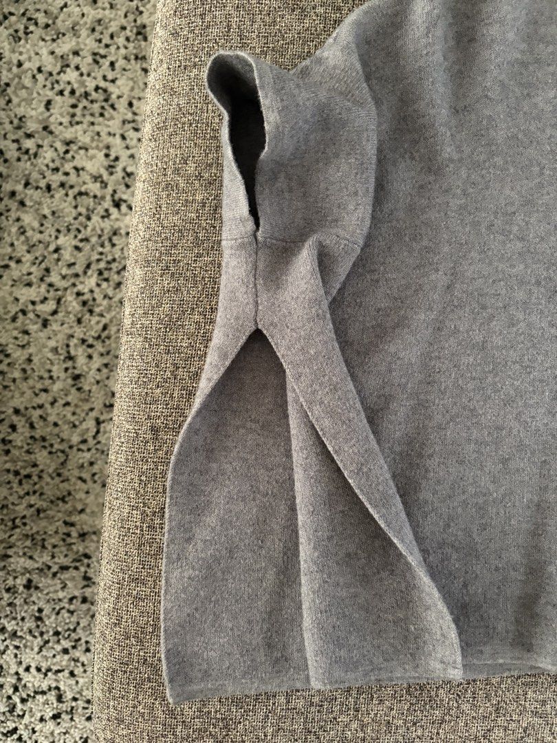 Zara Gray Hooded Poncho (Category: Others Tops) located in Quezon City. Submitted by snoopiii (Listing ID 1469002572, Image 2). Description: RFS: Decluttering Loc: QC.
