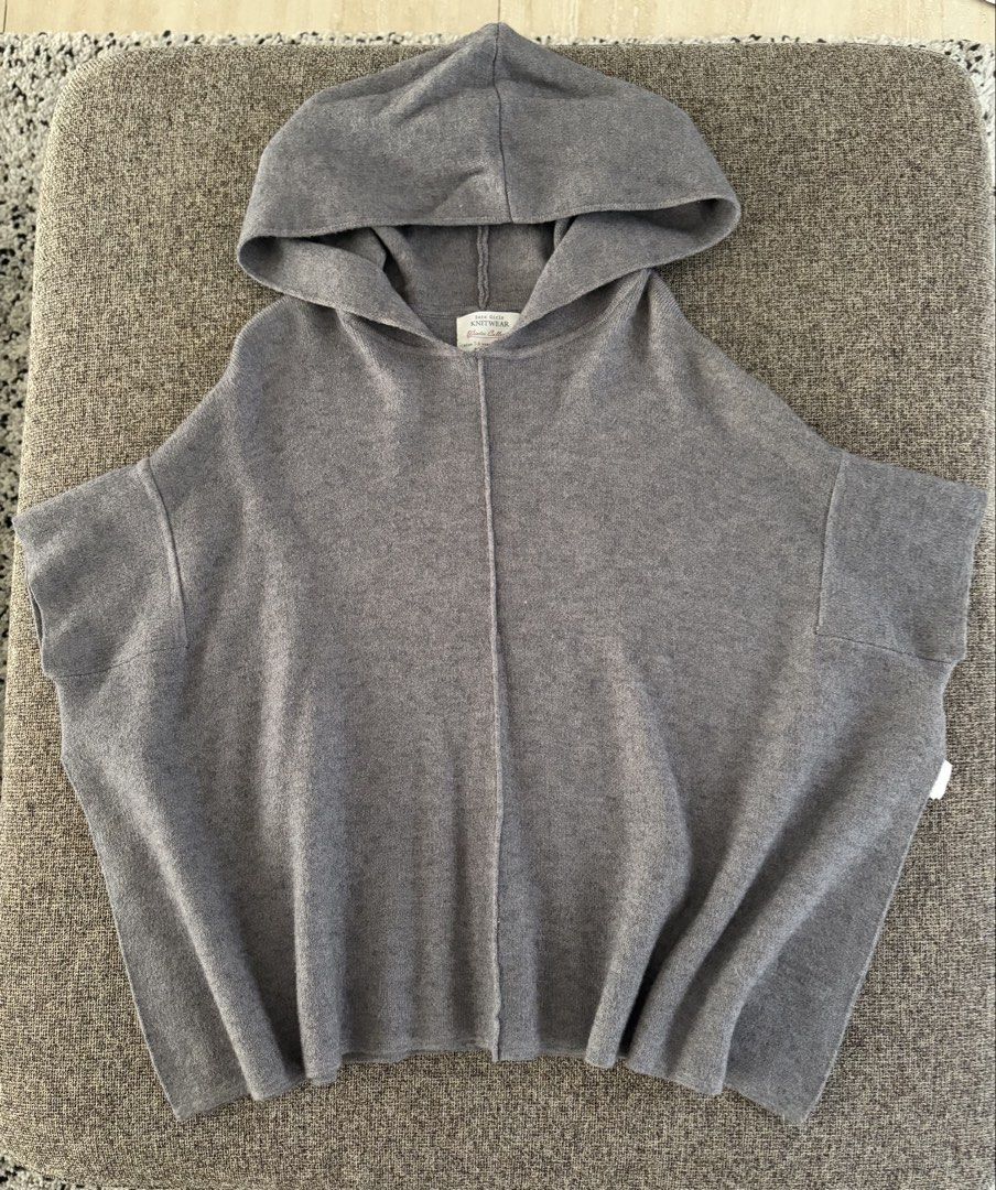 Zara Gray Hooded Poncho (Category: Others Tops) located in Quezon City. Submitted by snoopiii (Listing ID 1469002572, Image 1). Description: RFS: Decluttering Loc: QC.