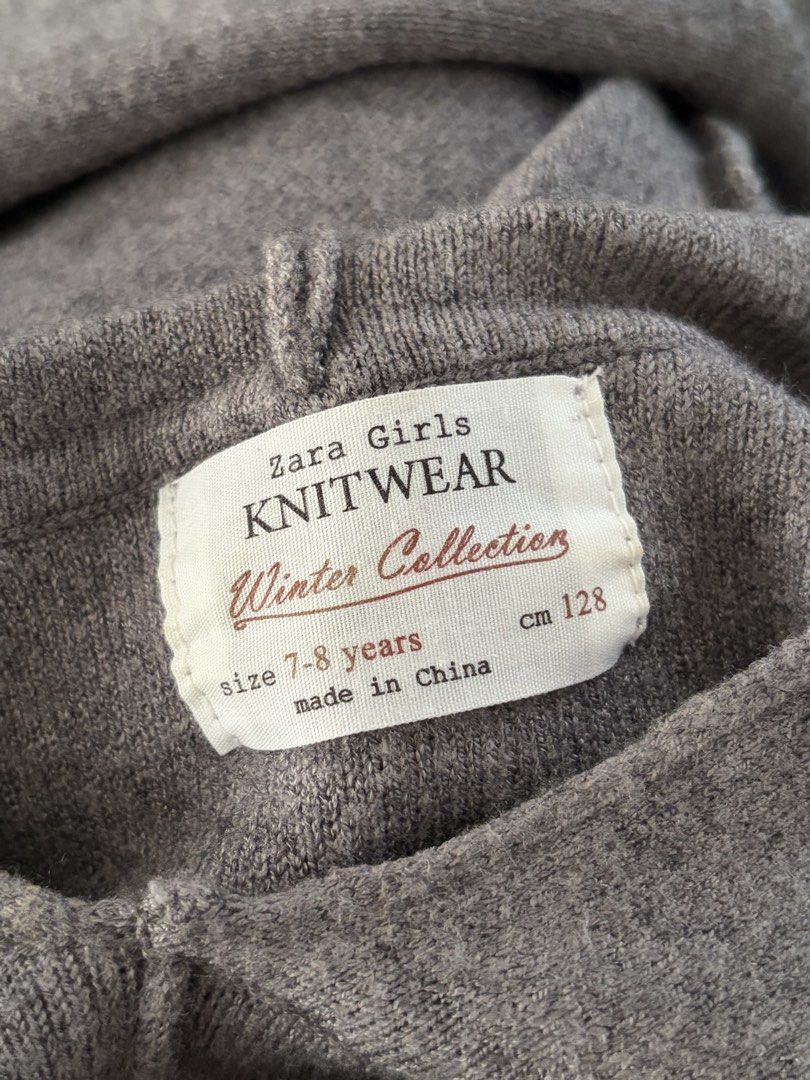Zara Gray Hooded Poncho (Category: Others Tops) located in Quezon City. Submitted by snoopiii (Listing ID 1469002572, Image 3). Description: RFS: Decluttering Loc: QC.