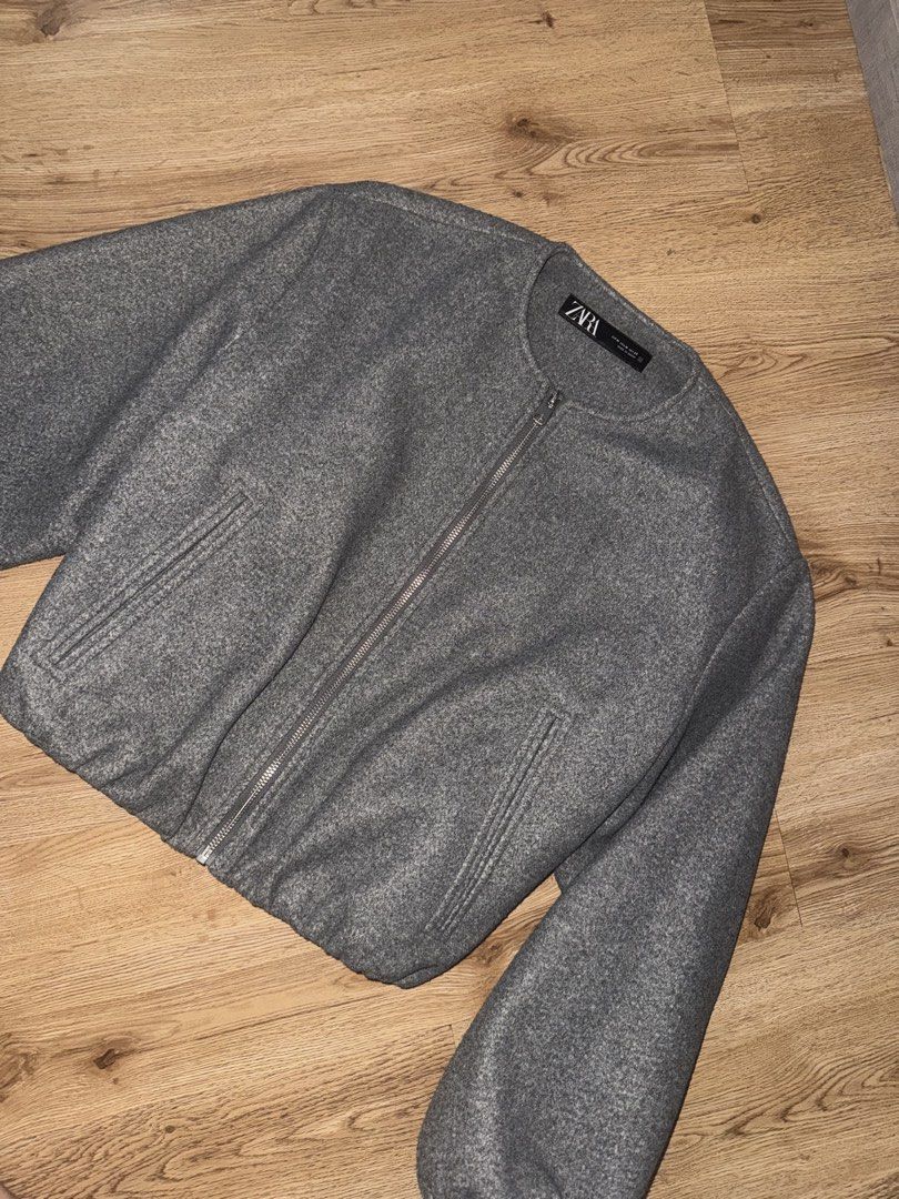 ZARA GREY CROPPED BOMBER JACKET (Category: Coats, Jackets and Outerwear) located in Las Pinas. Submitted by coolthreadz (Listing ID 1468972196, Image 1). Description: 🩶 ZARA GREY CROPPED BOMBER JACKET 🏷️ Brand: Zara 📏 Size: Medium (M) 🎨 Color: Heather Grey ✨ Condition: Preloved * Soft, wool-like textured fabric with a cropped fit. * Front zipper closure and two pockets. * Elasticated cuffs and hem. * Fully lined interior. * Minimalist and eas