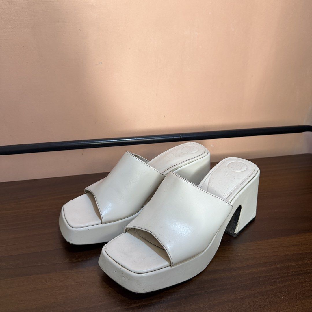 Zara Heels (Category: Heels) located in Las Pinas. Submitted by fromlolita (Listing ID 1469001201, Image 1). Description: Needs to replace the bottom part, got broken due to storage .