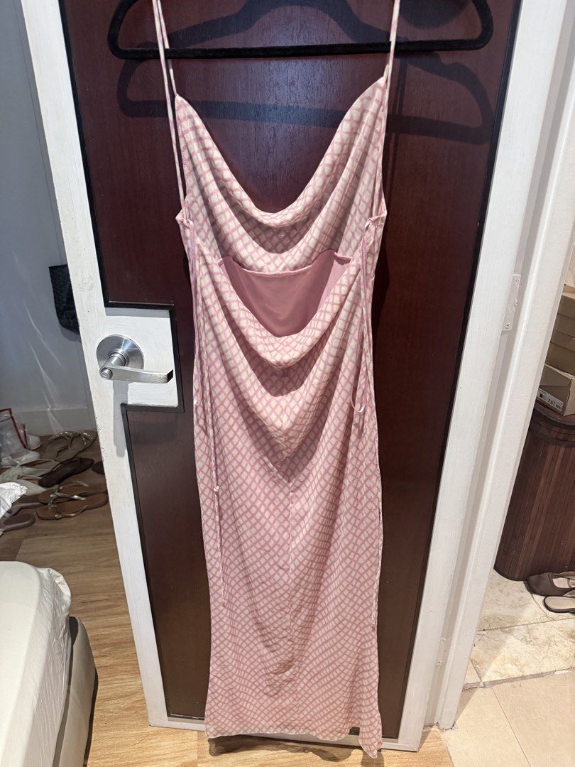 Zara Pink Dress (Category: Dresses) located in Pasig City. Submitted by calliemanila (Listing ID 1469043212, Image 2). Description: - Brand: Zara - Size: M - Never used! Doesn’t fit me. Good condition - Delivery only no meet ups Free shipping: Total of Php 500 and above (Metro Manila) Total of Php 1000 and above (Provincial).