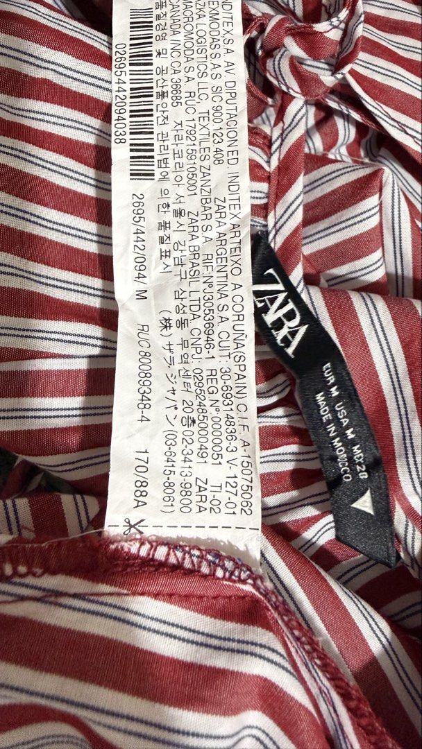Zara Poplin Cropped Top (Category: Blouses) located in Naga. Submitted by tiindahunts (Listing ID 1469105751, Image 3). Description: From Hongkong box!.