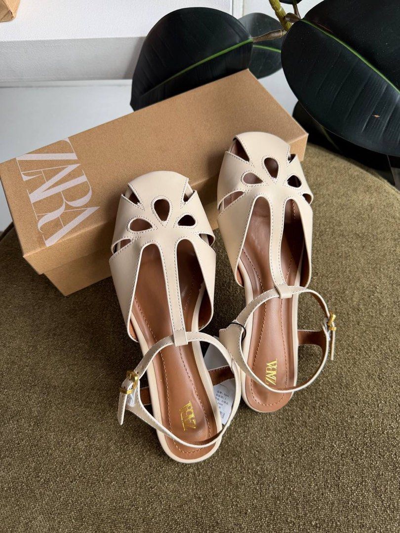 Zara Sandals (Category: Flats & Sandals) located in Manila. Submitted by aiman_sole5 (Listing ID 1468933378, Image 1). Description: 9️⃣8️⃣5️⃣ - with box and paperbag Available size: 36. 37. 38. 39. 40 📍 Candelaria, Quezon - Lalamove available (same day delivery) - JNT shipping available.