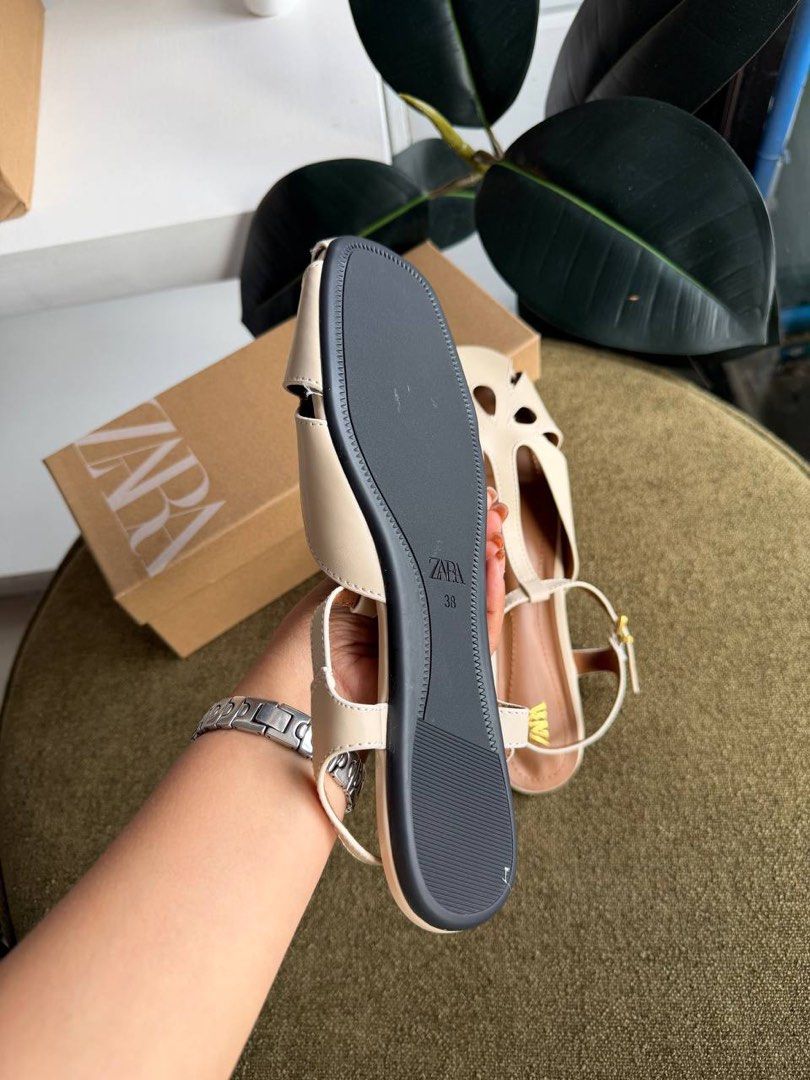 Zara Sandals (Category: Flats & Sandals) located in Manila. Submitted by aiman_sole5 (Listing ID 1468933378, Image 2). Description: 9️⃣8️⃣5️⃣ - with box and paperbag Available size: 36. 37. 38. 39. 40 📍 Candelaria, Quezon - Lalamove available (same day delivery) - JNT shipping available.
