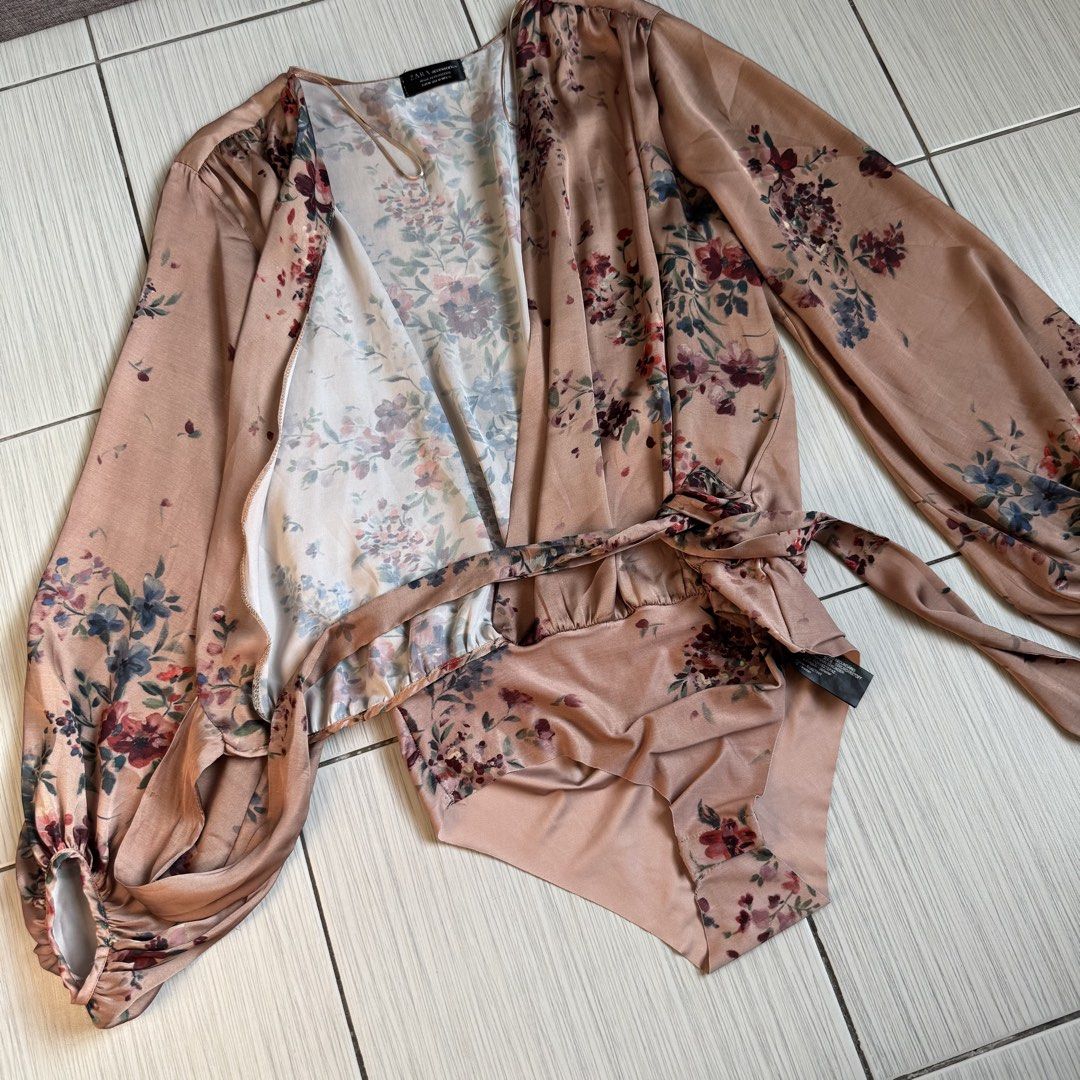 Zara Satin bodysuit (Category: Blouses) located in Makati City. Submitted by ellespreloved2.0 (Listing ID 1469047947, Image 3). Description: In very good condition Satin material Fits M-L .