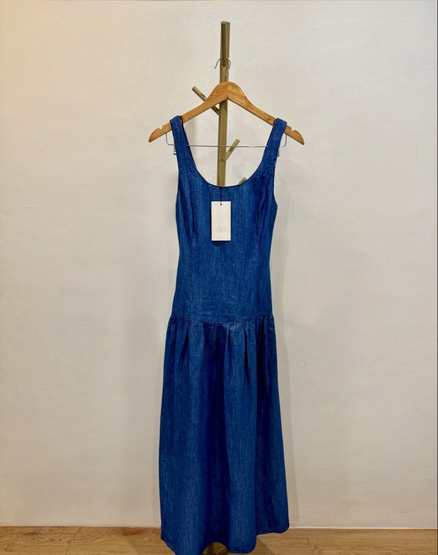 Zara Soft Denim Dress (Category: Dresses) located in Quezon City. Submitted by shopper_xoxo (Listing ID 1469021397, Image 2). Description: Brand new with tag 😊 📦 From Zara Japan 🚚 On hand and ready to ship MOP: GCash and BPI Shipping starts at ₱65 only ✨ .