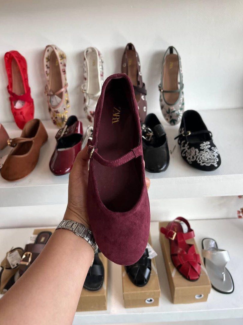 ZARA Suede Ballet Flats (Category: Flats & Sandals) located in Caloocan City. Submitted by hamhazeyto17517 (Listing ID 1469050911, Image 2). Description: PRE ORDER Authentic & Original Brand Delivered within 4-5 days Available sizes: 35-40 (Add 1 if wide footed) With box & paper bag Loc: Bulacan & Tarlac .
