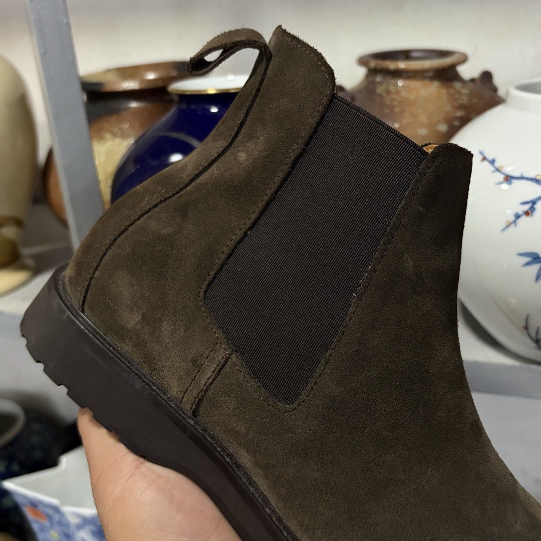 Zara Suede Chelsea Leather Boots (Category: Boots) located in Talisay. Submitted by re_sell01 (Listing ID 1468972821, Image 3). Description: Zara Suede Chelsea Leather Boots Size 43 Excellent Condition.