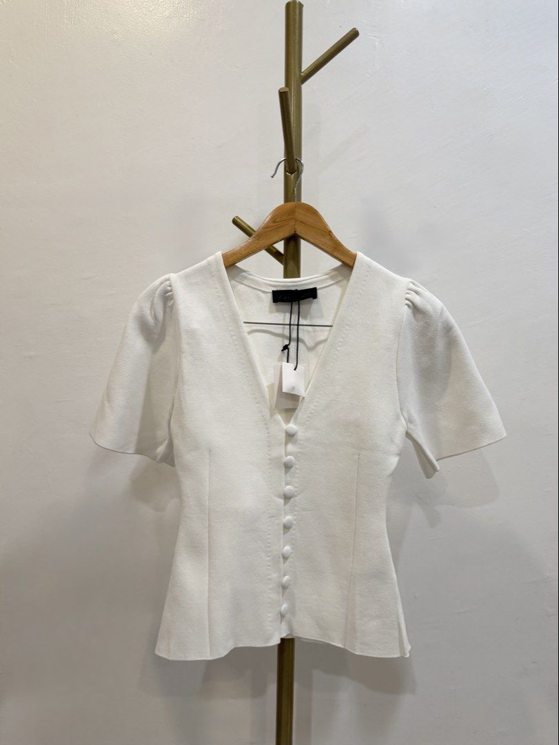 Zara Top (Category: Blouses) located in Quezon City. Submitted by shopper_xoxo (Listing ID 1469022506, Image 2). Description: Brand new with tag 😊 📦 From Zara Japan 🚚 On hand and ready to ship MOP: GCash and BPI Shipping starts at ₱65 only ✨ .