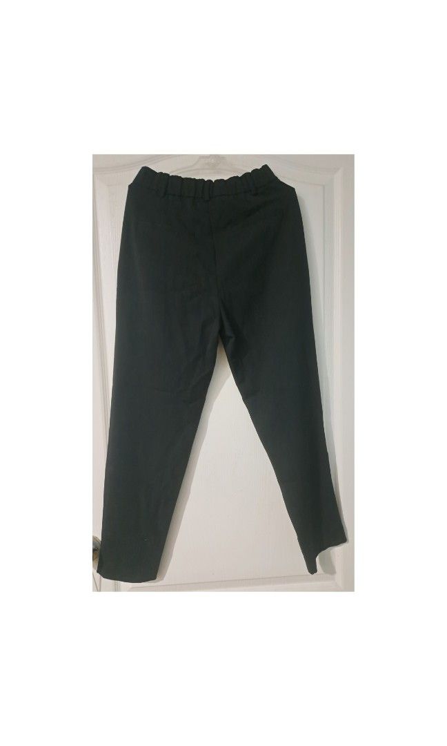 Zara Trf Black Pants (Category: Jeans) located in Legazpi City. Submitted by alyblueberyl (Listing ID 1469052977, Image 2). Description: Size XS Front pocket both sides.