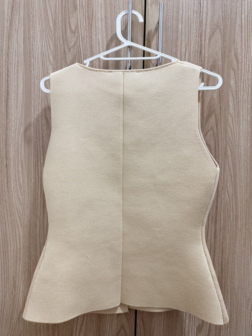 Zara Waistcoat Button Down (Category: Others Tops) located in Pasay City. Submitted by hazelannromero (Listing ID 1469091429, Image 3). Description: 📌 Brand new with tag 📌 Bought in Hong Kong ON SALE for 249 HKD (original price: 329HKD) 1 yr ago 📌 Waist 28 inches | Lenght 21.5 inches 📌RFS: After trying it on a few times, I decided to sell it since it doesn’t really flatter my body shape (which is why I always end up not wearing it). .