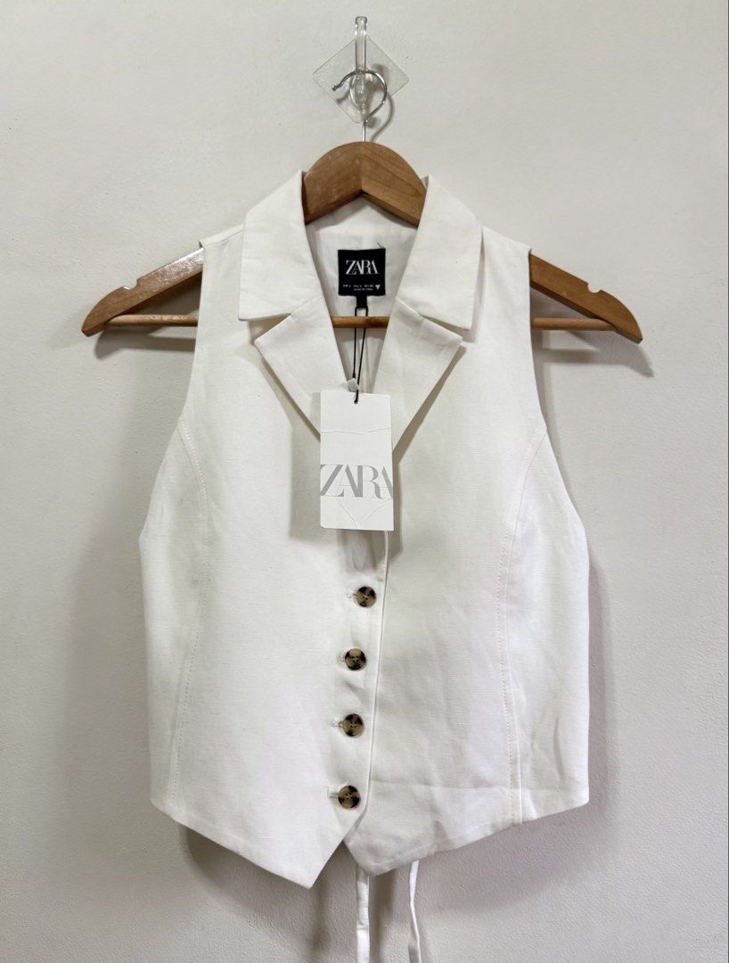 Zara waistcoat top (Category: Sleeveless) located in Tarlac. Submitted by giannisdeclutters4106 (Listing ID 1469044273, Image 1). Description: New with tag Large on tag Fits medium to large.