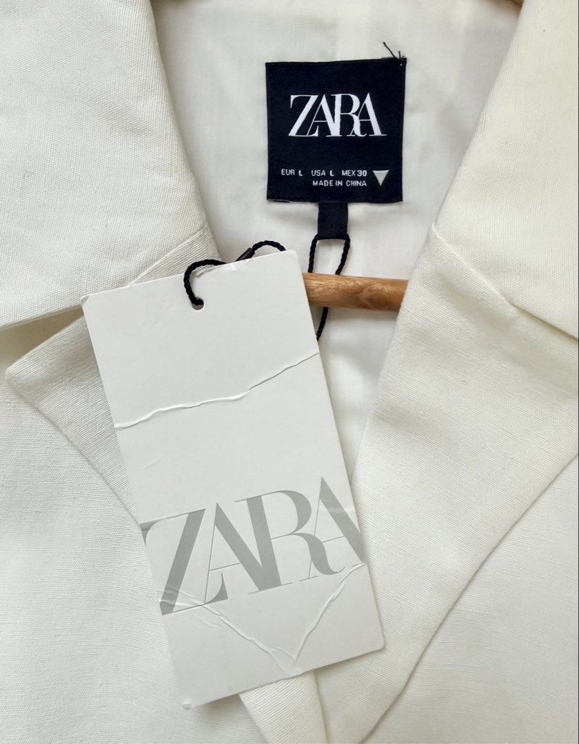 Zara waistcoat top (Category: Sleeveless) located in Tarlac. Submitted by giannisdeclutters4106 (Listing ID 1469044273, Image 3). Description: New with tag Large on tag Fits medium to large.