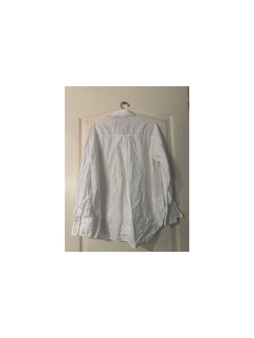 Zara White Longsleeves (Category: Longsleeves) located in Legazpi City. Submitted by alyblueberyl (Listing ID 1468964024, Image 2). Description: Fits XS to Small.