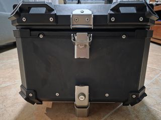 Zedge 45L X-Gravity Plastic Top Box w/ Back Rest, Motorcycles ...