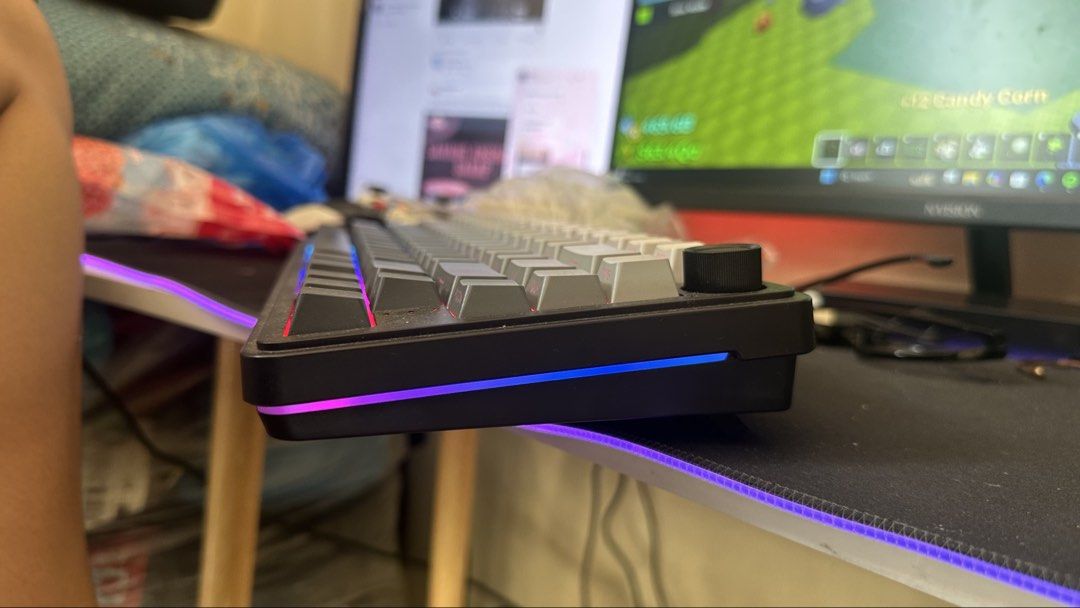 Zifriend RX75 Pro Mechanical Keyboard (Category: Computer Keyboard) located in Rizal. Submitted by kxithlynn (Listing ID 1468987117, Image 3). Description: - Model: Zifriend RX75 Pro Mechanical Keyboard - Connectivity: Tri-mode (USB, 2.4G wireless, and Bluetooth) - Design: Compact layout with two-tone grey and off-white keycaps - Lighting: Vibrant RGB backlighting and stylish side light strips - Features: Convenient top-right volume knob, dedicat