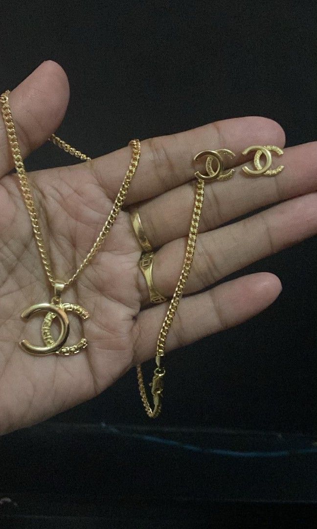 14K Vermiel Gold 2n1 CC Set (Category: Necklaces) located in Caloocan City. Submitted by cheskhaionlinestore2.0 (Listing ID 1465530085, Image 1). Description: New Collection 🥰 14k GOLD VERMEIL Super Sale ⚡ CC 2n1 Set ₱1050 only 📌 What is Vermeil Gold? 14K Vermiel Gold Gold vermeil (pronounced ver-may) is a high-quality type of gold-plated jewelry defined by a sterling silver base metal, a thick gold layer (at least 2.5 microns), and a gold puri