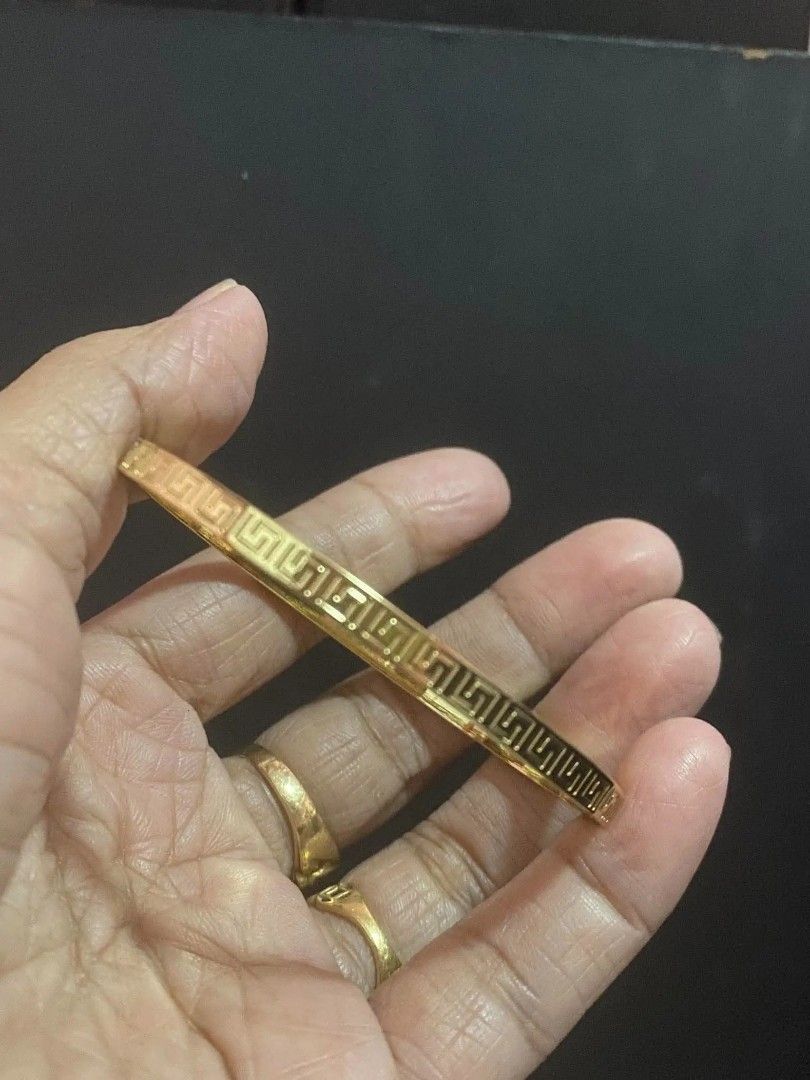 14K Vermiel Gold Bangle (Category: Bracelets) located in Caloocan City. Submitted by cheskhaionlinestore2.0 (Listing ID 1465529012, Image 1). Description: New Collection 🥰 14k GOLD VERMEIL Super Sale ⚡ FenFen Bangle ₱750 only 📌 What is Vermeil Gold? 14K Vermiel Gold Gold vermeil (pronounced ver-may) is a high-quality type of gold-plated jewelry defined by a sterling silver base metal, a thick gold layer (at least 2.5 microns), and a gold purity