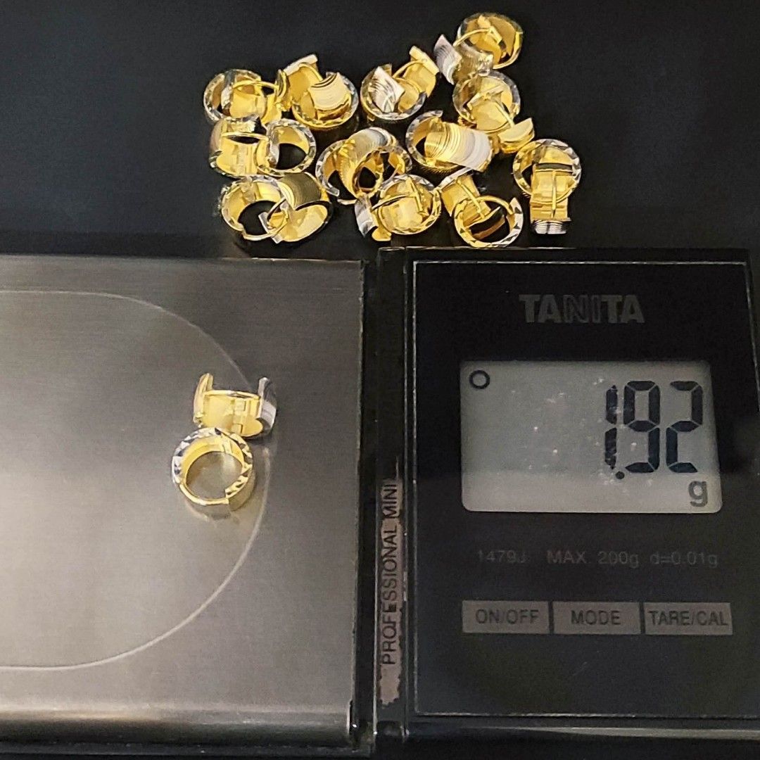 18k Hk gold earrings (Category: Earrings) located in Manila. Submitted by bhelgoldseller2ndaccount (Listing ID 1465465387, Image 3). Description: New!!✨New!!✨New!! Authentic 18k Hk Golds 💯pawnable/naisasanla 💯with high appraisal rate 💯good investment 💯Direct supplier price 👉OPEN for resellers 🌺please take time to evaluate their actual sizes and grams 👉Best panggift for all occasions ✅ Sold per grams not per piece Kya lowest price ✅With pro