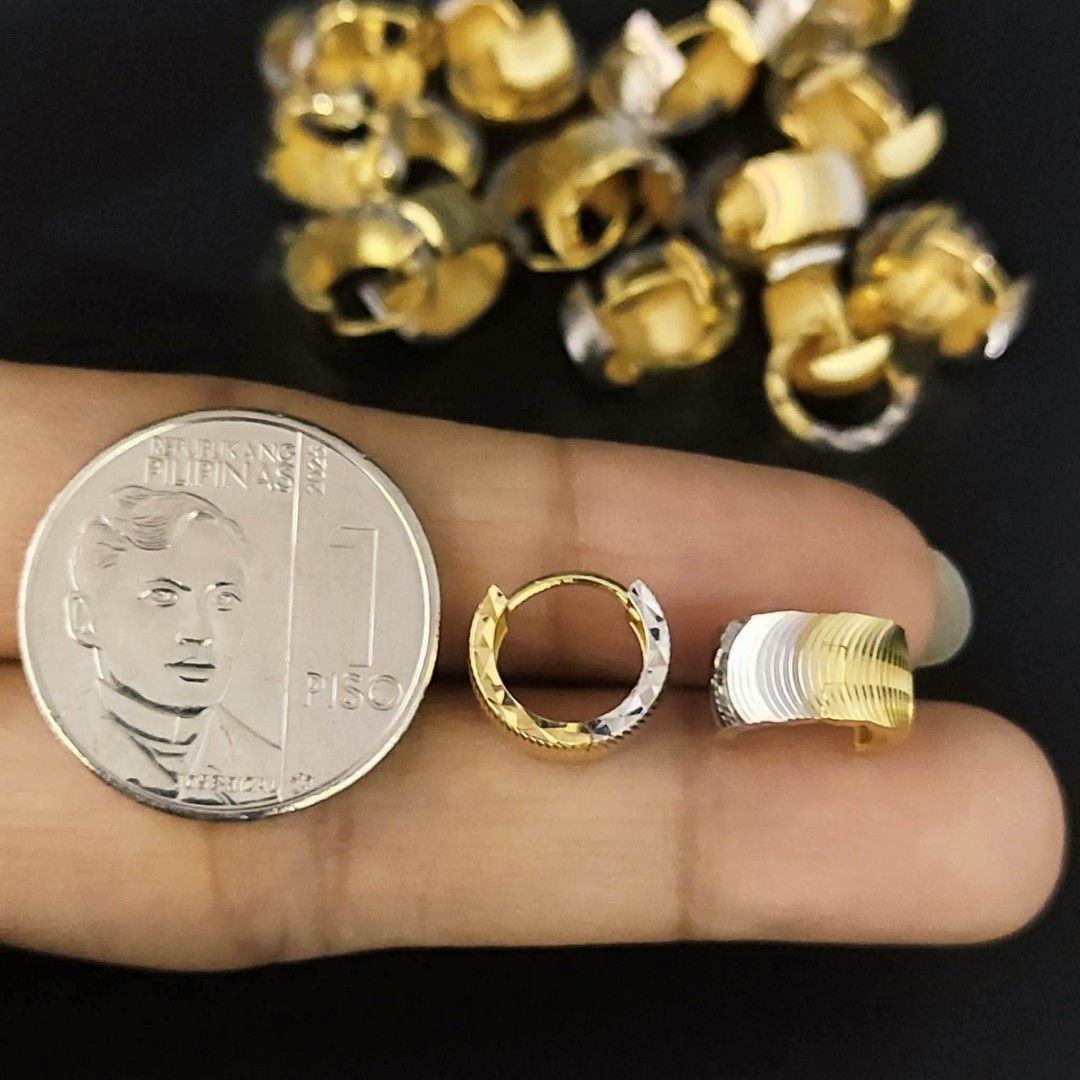18k Hk gold earrings (Category: Earrings) located in Manila. Submitted by bhelgoldseller2ndaccount (Listing ID 1465465387, Image 1). Description: New!!✨New!!✨New!! Authentic 18k Hk Golds 💯pawnable/naisasanla 💯with high appraisal rate 💯good investment 💯Direct supplier price 👉OPEN for resellers 🌺please take time to evaluate their actual sizes and grams 👉Best panggift for all occasions ✅ Sold per grams not per piece Kya lowest price ✅With pro