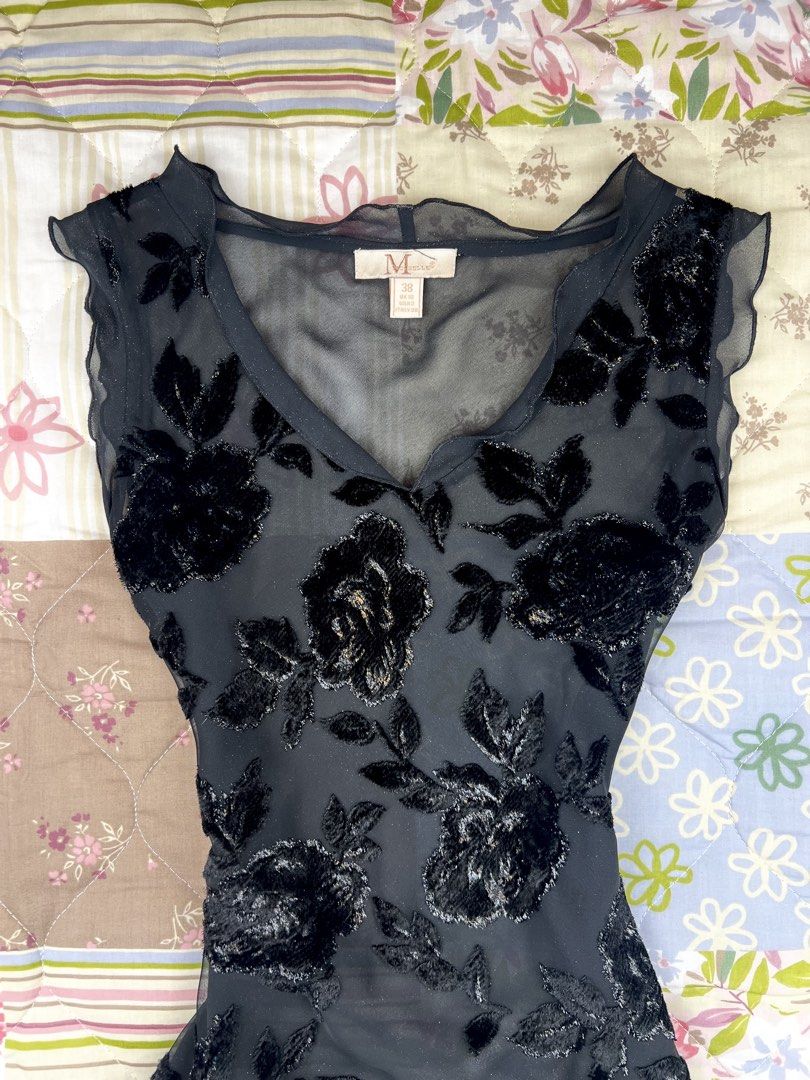2000’s Moiselle Devore Velvet Floral Mesh Top (Category: Sleeveless) located in Angeles City. Submitted by fruits.ph (Listing ID 1465432813, Image 3). Description: Measurements B:15.5” W:15.5” L:21” Size on Tag: ❌ Best Fit: M-Semi L *Flat lay measurements* Mannequin Size: M (34”; 25”) Color Rate: 10/10 Flaws: None Fabric Type: Mesh/ Non-Stretch Fabric ***Color may vary due to lighting. This item is properly washed and disinfected.***.