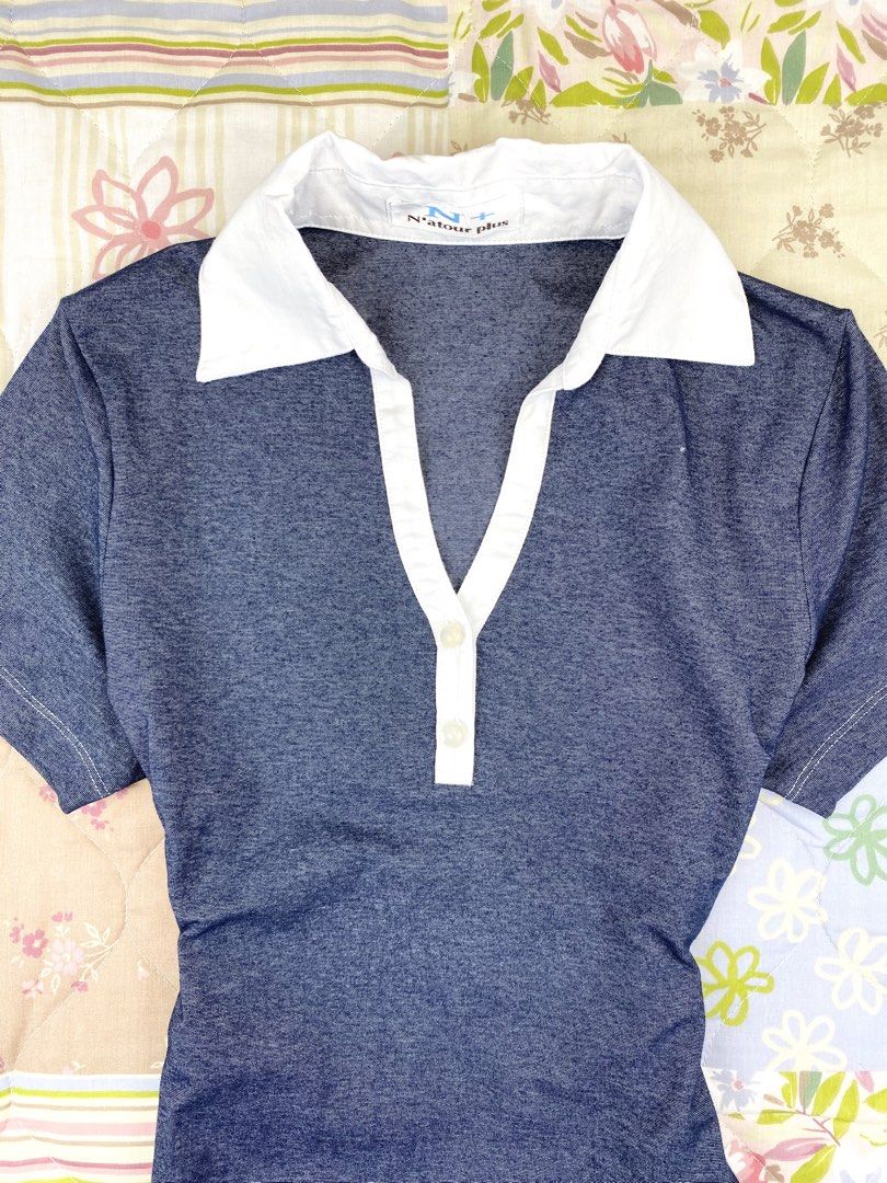2000’s N’atour Plus Collared V Neck Polo (Category: Shirts) located in Angeles City. Submitted by fruits.ph (Listing ID 1465421472, Image 3). Description: Measurements B:15.5” W:14” L:20” Size on Tag: ❌ Best Fit: M *Flat lay measurements* Mannequin Size: M (34”; 25”) Color Rate: 10/10 Flaws: None Fabric Type: Cotton/ Stretchable Fabric ***Color may vary due to lighting. This item is properly washed and disinfected.***.