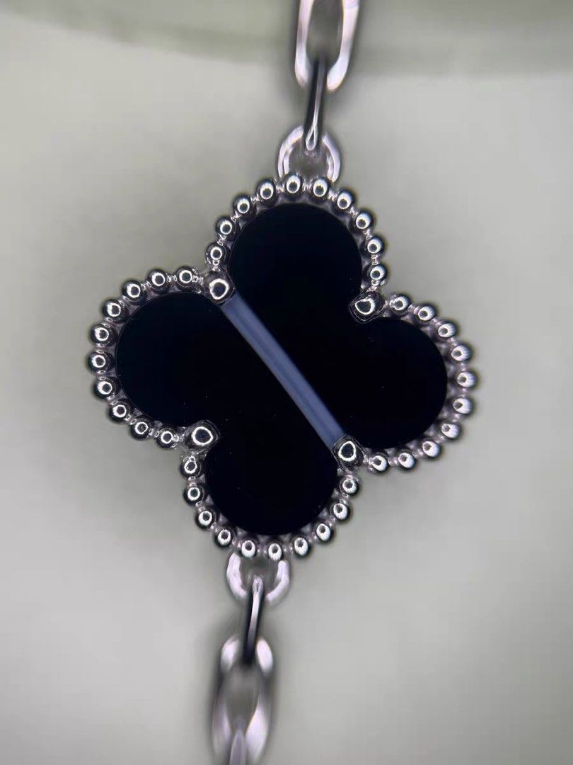 2026 Van Cleef & Arpels VIC limited veined onyx 5-motifs bracelet 梵克雅寶限定脈紋瑪瑙五花 （分類：飾物及配件）位於 Hong Kong。 由 moomoo_luxury 提交（商品編號 1465407924，圖片 2）。簡介： 2026 Van Cleef & Arpels VIC limited veined onyx 5-motifs bracelet 梵克雅寶限定脈紋瑪瑙五花手鏈 Roma保卡，全套有票，專櫃清洗陪驗，全港唯一！。