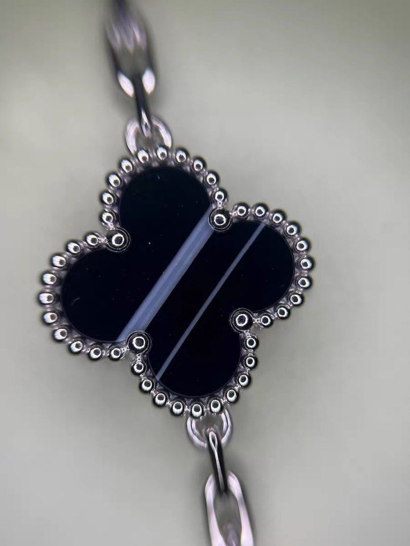 2026 Van Cleef & Arpels VIC limited veined onyx 5-motifs bracelet 梵克雅寶限定脈紋瑪瑙五花 （分類：飾物及配件）位於 Hong Kong。 由 moomoo_luxury 提交（商品編號 1465407924，圖片 3）。簡介： 2026 Van Cleef & Arpels VIC limited veined onyx 5-motifs bracelet 梵克雅寶限定脈紋瑪瑙五花手鏈 Roma保卡，全套有票，專櫃清洗陪驗，全港唯一！。