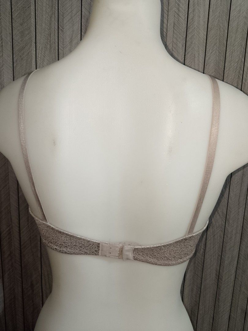 34b nude color bra thin soft pads underwired (Category: Undergarments & Loungewear) located in Manila. Submitted by truecrystal-1407 (Listing ID 1465578024, Image 3). Description: .
