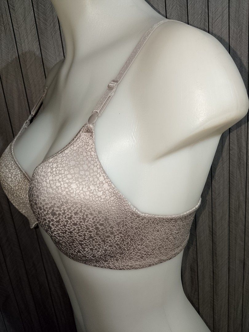 34b nude color bra thin soft pads underwired (Category: Undergarments & Loungewear) located in Manila. Submitted by truecrystal-1407 (Listing ID 1465578024, Image 2). Description: .