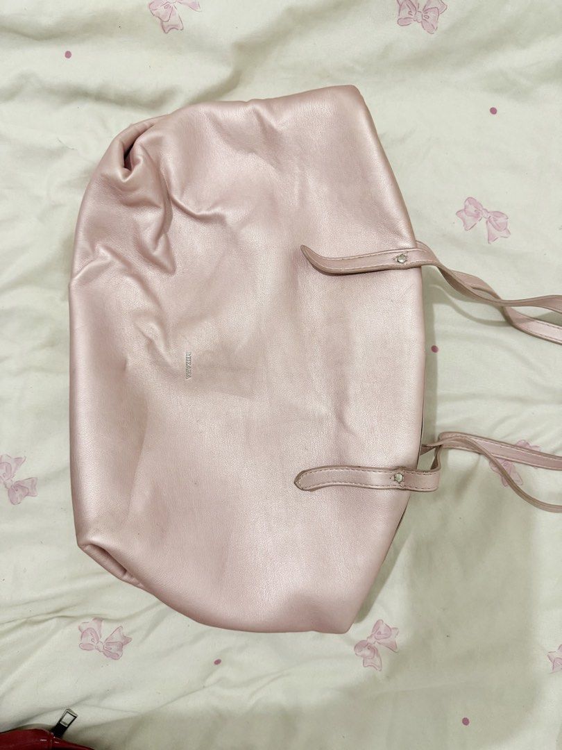 3 BAGS TAKE ALL !! (Category: Shoulder Bags) located in Quezon City. Submitted by catmumcertiflied (Listing ID 1465484913, Image 3). Description: - Brand/Model: Mikana Tote Bag - Color/Material: Metallic pink faux leather - Design: Soft slouchy shape with double shoulder straps and minimalist front branding - Interior: Spacious, perfect for everyday carry - Condition: Good, with some light creasing from storage Mikana Pink Bag 👛✨ Red Handbag (ve