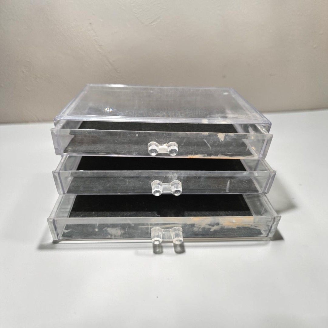 3 Drawer Acrylic Makeup Organizer (Category: Other Home Decor) located in Taguig. Submitted by altainfante (Listing ID 1465492846, Image 2). Description: ​3 Pull-Out Drawers: Features three tiered drawers with clear acrylic handles for easy sliding and access to your items. See photos for actual stock. .