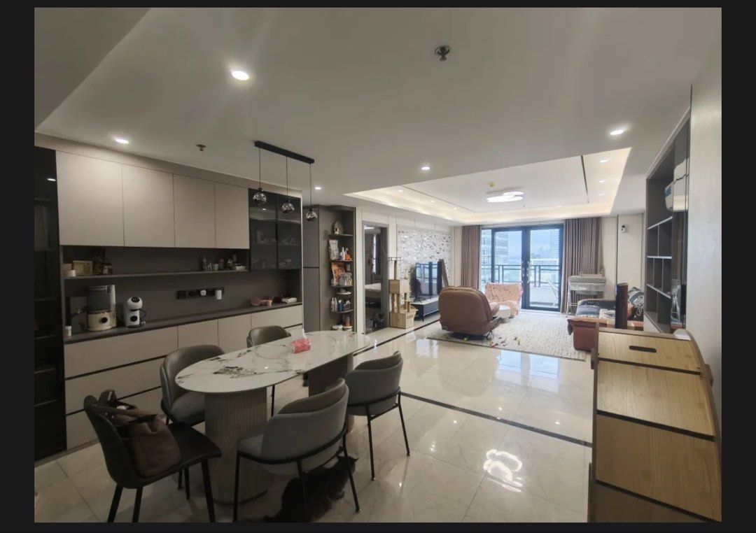 3BR in 2201 Residence along Roxas Blvd Pasay (Category: Apartments & Condos) located in Manila. Submitted by rmvlistings (Listing ID 1465415681, Image 1). Description: Projet：2201君悦华庭 Residence Tower：B City：Pasay Unit type：3BR 2Bathroom 1Maidroom Floor：15th Unit NO.：1508 Size：160.7 SQM Parking：5-017 Balcony：1 (13 SQM) Developer：东亚地产 Price：As of the end of March 2026, there is still a balance of 9 million pesos. The seller demands 11M net. Facing：