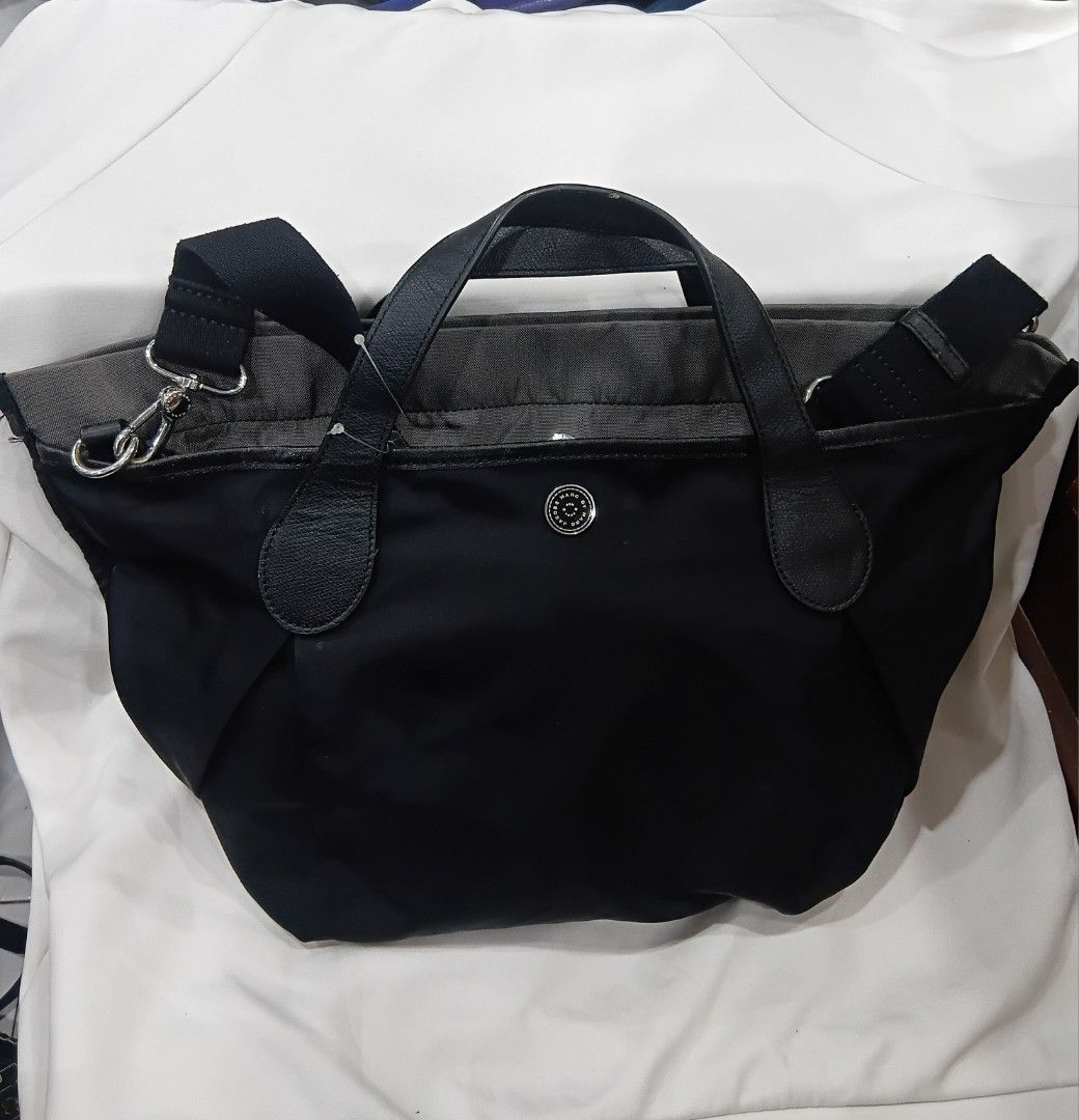 3Compartments Marc Jacobs LAST PRICE POSTED (Category: Cross-body Bags) located in Subic. Submitted by AnythingBrandedby_May (Listing ID 1465389278, Image 2). Description: LAST PRICE POSTED MARC JACOBS.