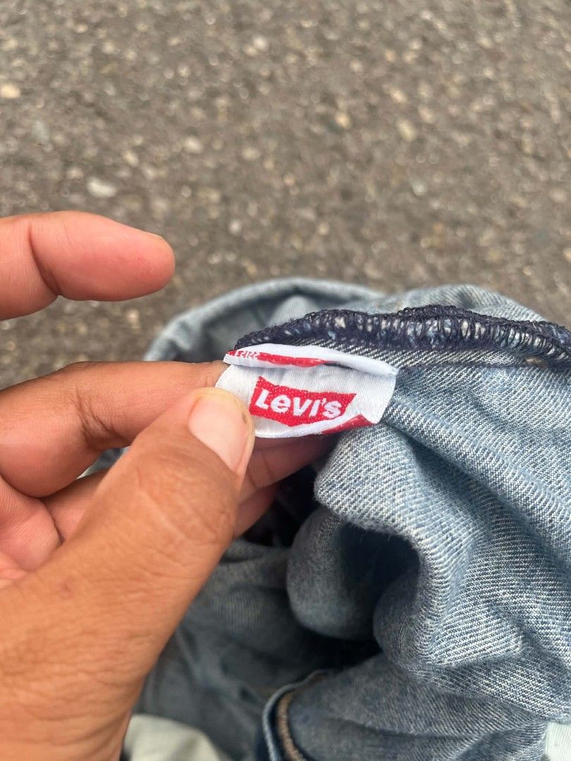 501 (Category: Jeans) located in Siay. Submitted by Jaaziahthriftdumaguete (Listing ID 1465425233, Image 3). Description: Wts ❗ Levi 501 Bottomfly light wash colorway 31 waistline actual sa tape measure 43.5 Length 7 leg hem opening 9.5/10 color rate and condition Need wash fresh from bulto Mine : 2000 free shipping fee Location Zamboanga Sibugay Mindanao.