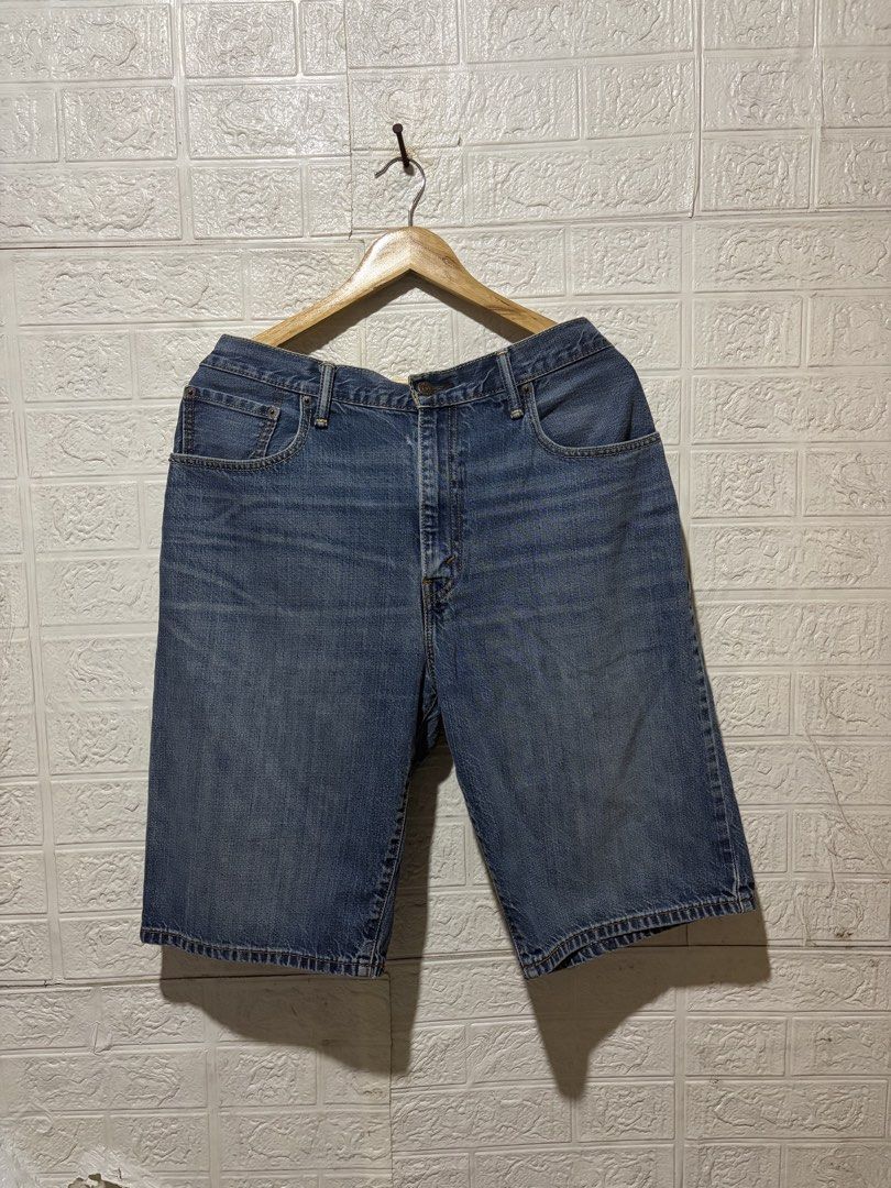 569 LEVIS JORTS (Category: Shorts) located in Quezon City. Submitted by chraliskyutie (Listing ID 1465439966, Image 2). Description: waist 34 to 36 Length 24 Leg opening 11 excellent Condition no issue .