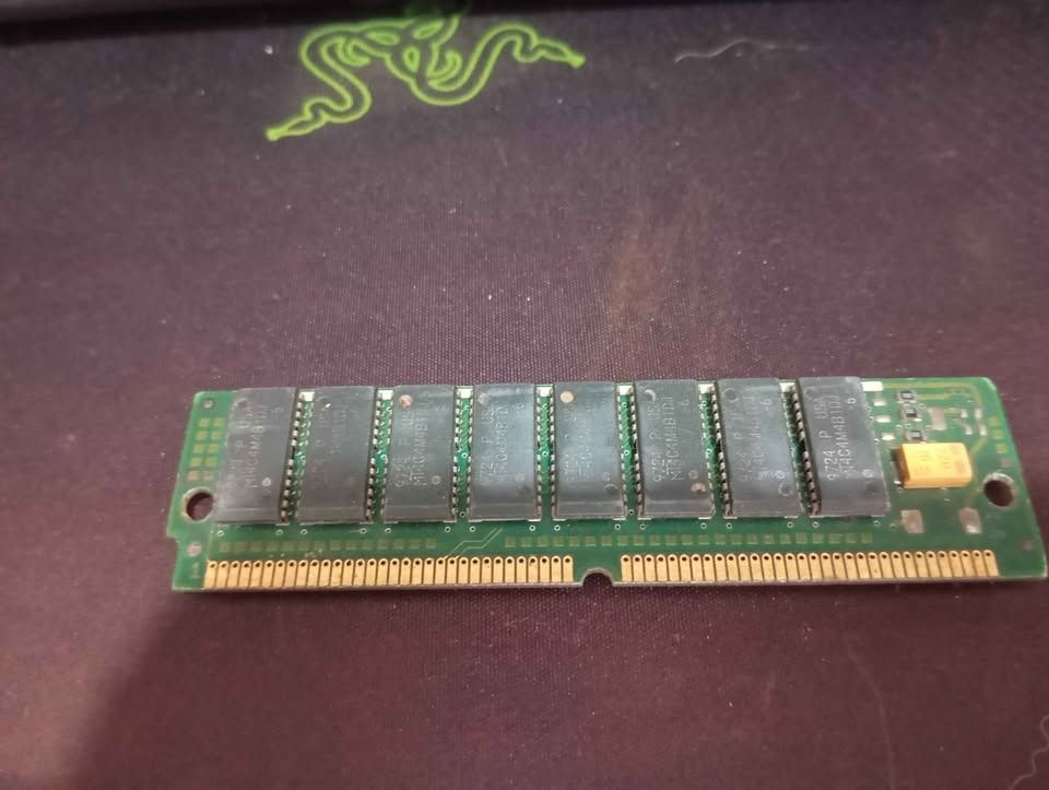 72 pin EDO SIMM RAM 32 bit for Pentium vintage computer (Category: Computer Parts) located in Caloocan City. Submitted by caloyzkie20 (Listing ID 1465393022, Image 2). Description: - Type: Retro 72-pin EDO SIMM RAM - Architecture: 32-bit - Condition: Clean contacts, tested and pulled from a working system - Compatibility: Ideal for older Pentium systems and retro PC builds - Perfect for: Hardware restoration and vintage gaming rigs.