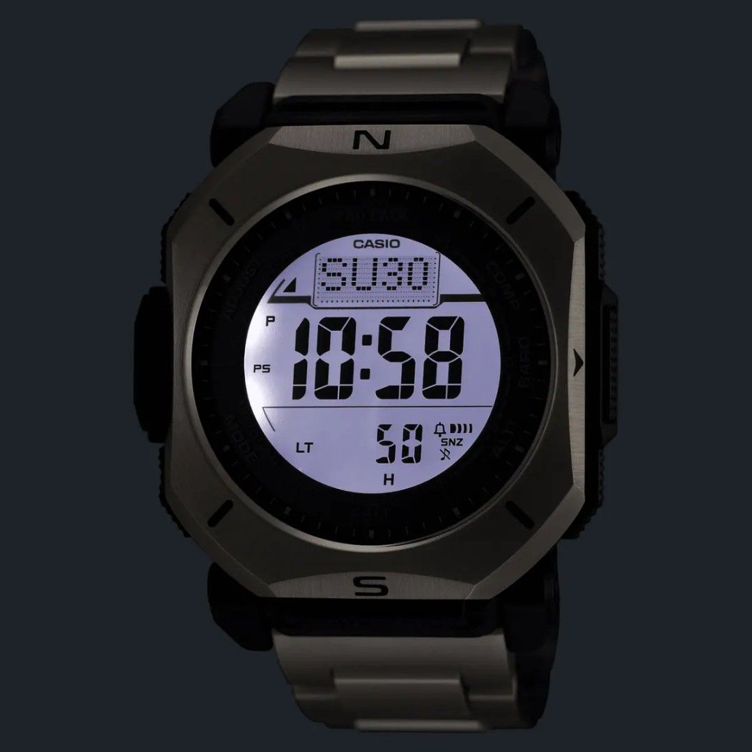 🇯🇵日本版 CASIO PRO TREK Climber Line PRW-69YT-7JF 日本版 日版 （分類：手錶）位於 Hong Kong。 由 aurora.jp 提交（商品編號 1465399635，圖片 7）。簡介： PRW-69 是一款真正的戶外腕錶。它採用緊湊的方形錶殼，搭配鍛造錶圈和鈦金屬錶帶，既展現了戶外裝備的堅固耐用，也確保了佩戴的舒適性。錶殼採用輕盈、防鏽且低致敏的鈦金屬製成，並透過拉絲和鏡面拋光工藝打造出高品質的表面。一鍵式三折扣環配備雙重鎖定機制，可防止意外脫落。滑動式錶帶調節機構可實現高達 6 毫米的長度調節，即使佩戴在內層手套上也能輕鬆佩戴。此外，錶帶和錶圈均採用 TIC 塗層處理，增強了耐磨性和抗刮擦性，並能更持久地保持亮麗的色彩。雙面液晶顯示器提升了指南針的便利性。結合三重感應器、六局電波接收和太陽能動力技術，這款腕錶完全符合真正戶外裝備的規格要求。 外殼尺寸（高 x 寬 x 厚） 52.5 × 46.4 × 13.8 毫米 117克 錶殼/錶圈