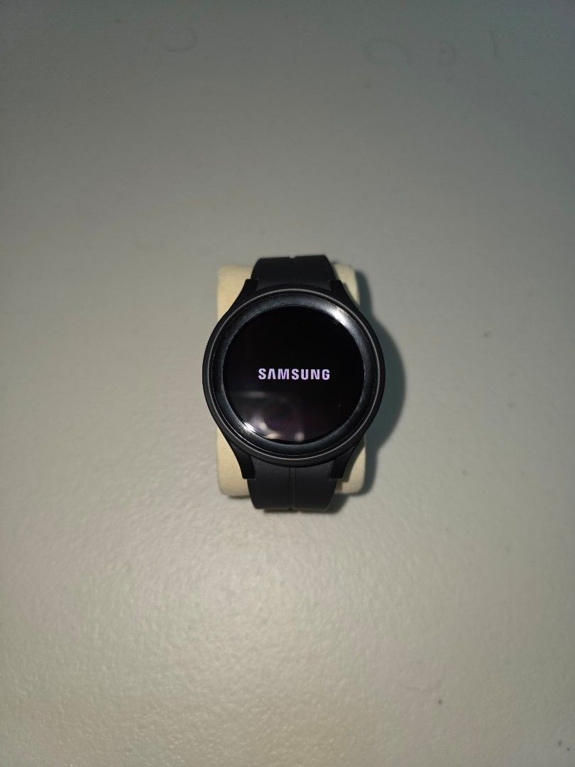 ⌚️ Galaxy Watch 5 Pro 45mm 🌌 (Category: Wearables & Smart Watches) located in Manila. Submitted by jhmuy (Listing ID 1465410007, Image 1). Description: Negotiations encouraged (please be reasonable!); will entertain any questions pertaining to the product! 😁 45mm; SM-R920 No box! w/ charger wire + Free watch case Condition as seen in the pictures; has not been used for some time now! MOP: PayPal/Gcash/Maya/BDO/GoTyme/Cash MOD: Meetup/Lalamove/G