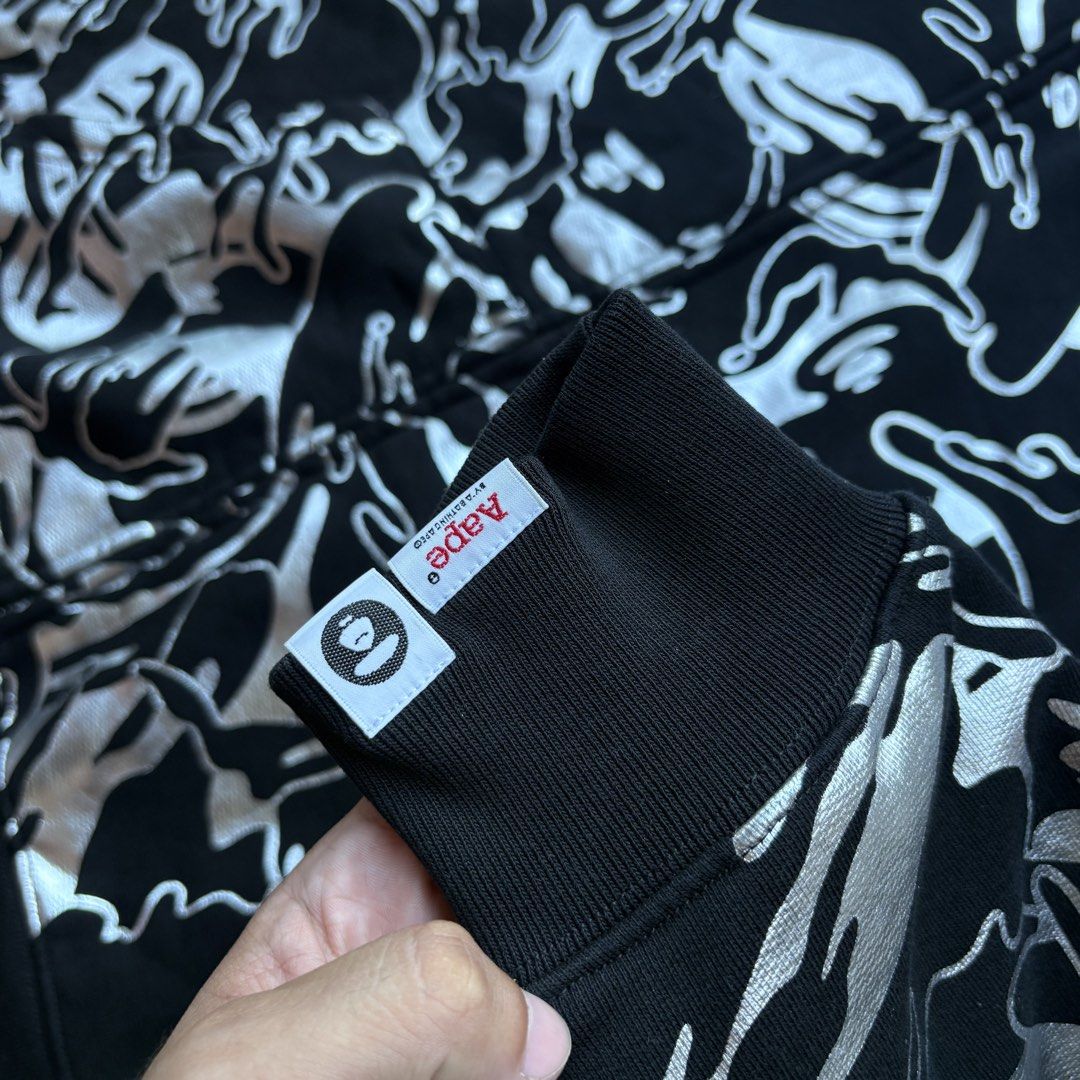 Aape (Category: Coats, Jackets and Outerwear) located in Baliuag. Submitted by 2nd_deal (Listing ID 1465563180, Image 3). Description: Aape size large on tag 21/26 asnew condition no issue.