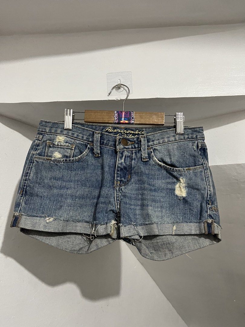 Abercrombie & Fitch Short (Category: Shorts) located in Rodriguez. Submitted by eczts (Listing ID 1465434456, Image 2). Description: Wash lang .