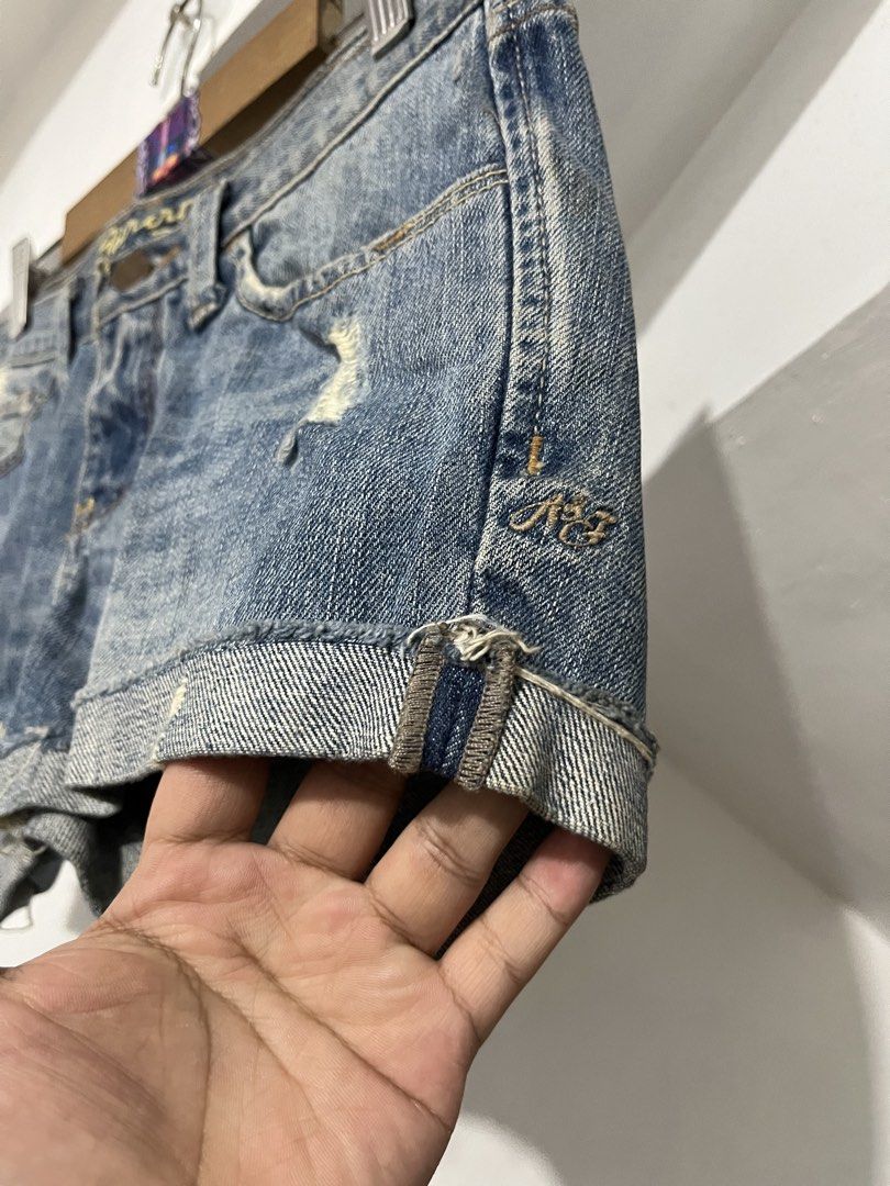 Abercrombie & Fitch Short (Category: Shorts) located in Rodriguez. Submitted by eczts (Listing ID 1465434456, Image 3). Description: Wash lang .