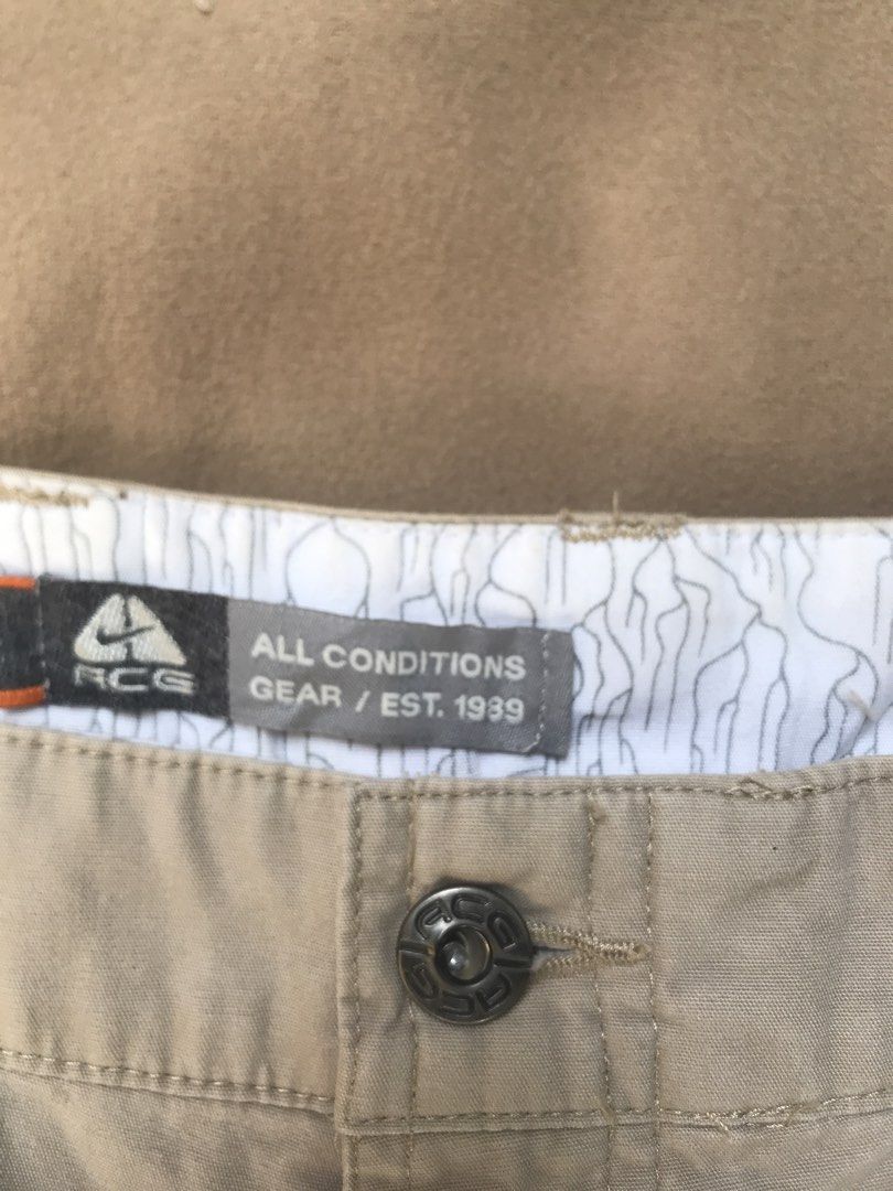 Acg 1989 cargo pants (Category: Joggers) located in Manila. Submitted by wisedog_b622bd (Listing ID 1465449752, Image 3). Description: Excellent condition No issue Good as new Color may vary due to lighting .