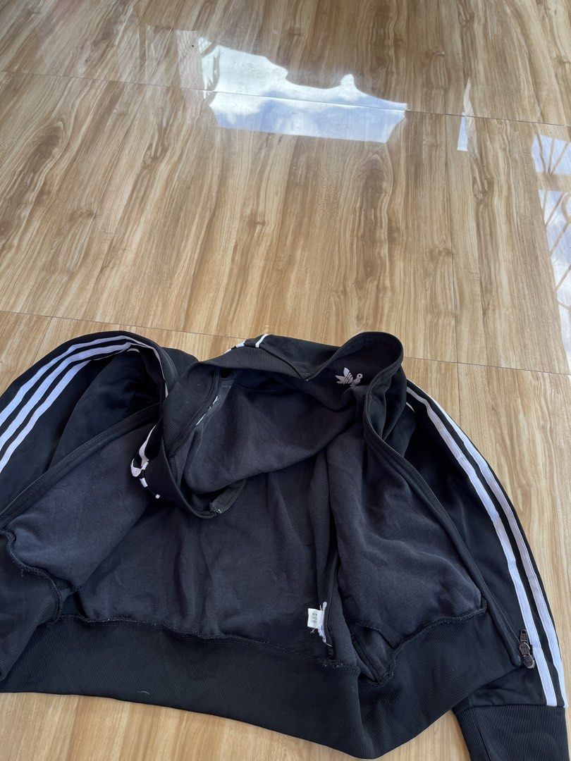 Adidas (Category: Activewear) located in Manila. Submitted by manonghits.12 (Listing ID 1465393765, Image 3). Description: Adidas Good as new Large 21/28 1.2k+sf only Unli vouch po.