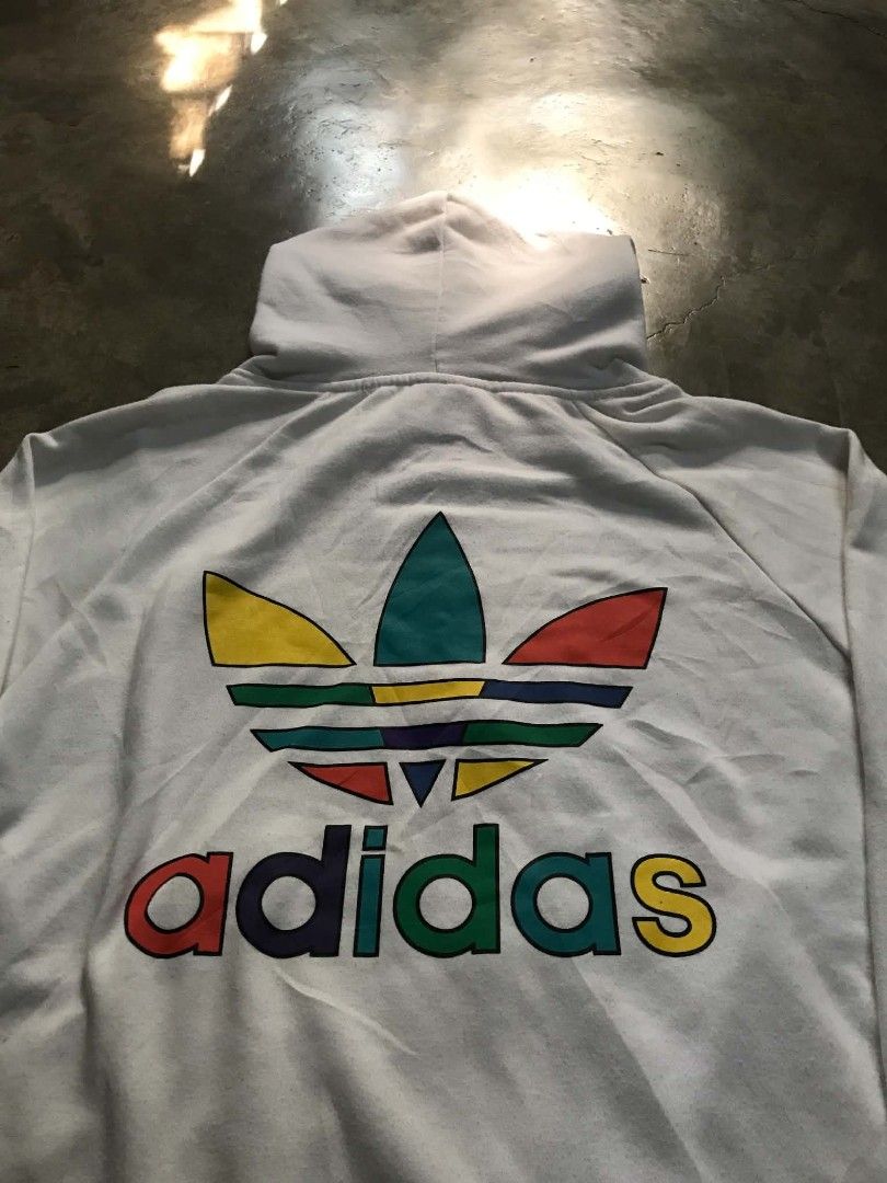 ADIDAS ZIP UP HOODIE (Category: Coats, Jackets and Outerwear) located in Ajuy. Submitted by wizerabbit420 (Listing ID 1465547447, Image 2). Description: Adidas Originals Full-Zip Graphic Hoodie MEDIUM ON TAG BOXY FIT 22x26 ISSUE NEED WASH 9.7/10 CONDITION 📥.