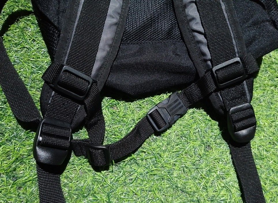 Adidas Mini grey and black backpack with mesh side pockets (Category: Backpacks) located in Manila. Submitted by patrickjos06722 (Listing ID 1465491550, Image 3). Description: - Authentic grey and black Adidas backpack with a stylish geometric pattern - Comfortable padded back panel and adjustable shoulder straps for daily use - Secure chest buckle for added support during commutes - Convenient front zipped pocket and dual side mesh pockets for w