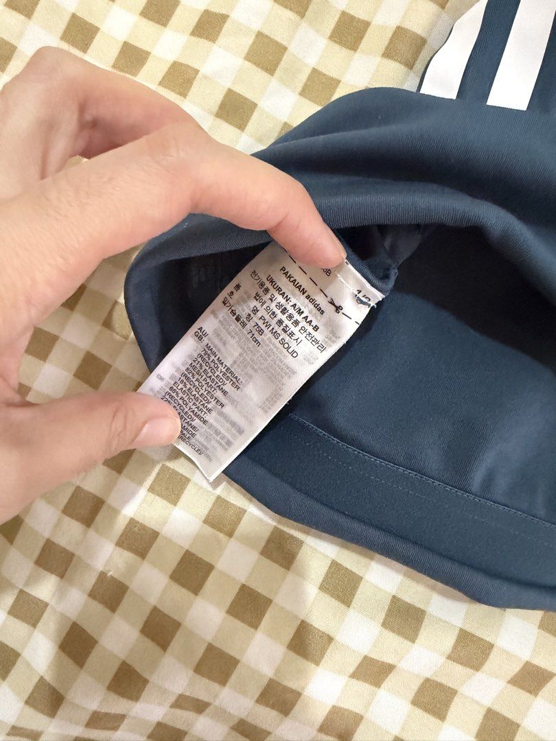 Adidas sportsbra (Category: Activewear) located in Caloocan City. Submitted by deedee235 (Listing ID 1465441651, Image 2). Description: - never been used, washed once- wrong size.