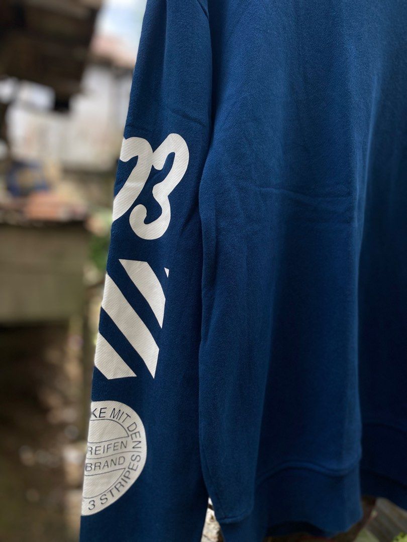 Adidas Sweater (Category: Coats, Jackets and Outerwear) located in Cagwait. Submitted by roundsociety_ph (Listing ID 1465414384, Image 3). Description: .